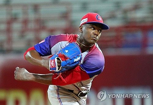 역투하는 모이넬로