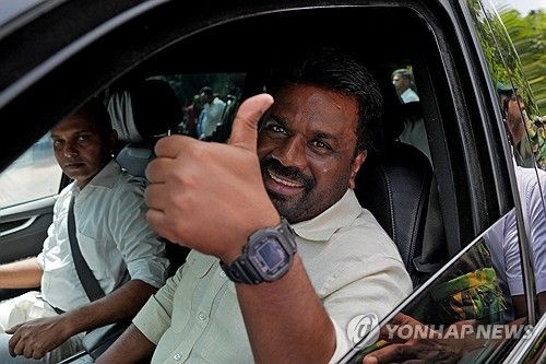 투표를 마치고 떠나는 디사나야케 스리랑카 대통령