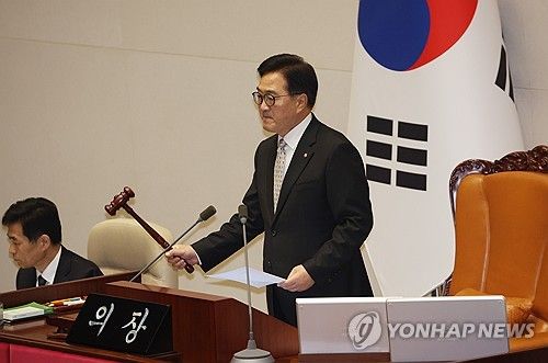 의사봉 두드리는 우원식 국회의장