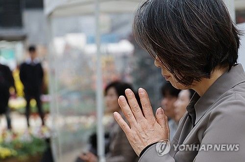 고득점 기원하는 시민들