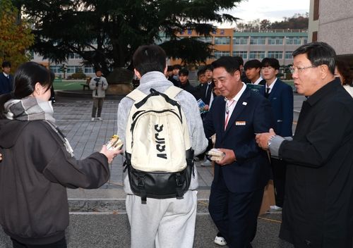 영동고 앞 수능 응원 