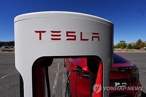 미국에서 충전 중인 테슬라 차량