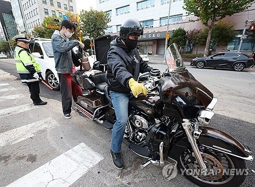 '아빠 오토바이로 수험장에'