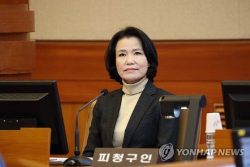 변론 기다리는 이진숙 방통위원장