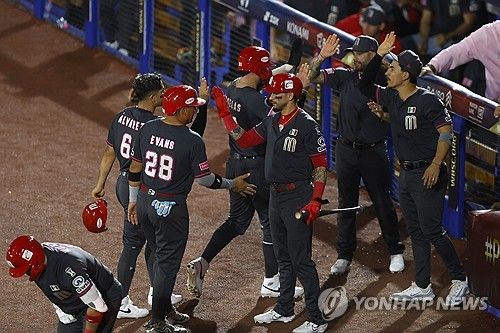 14일 네덜란드전에서 득점 후 기뻐하는 멕시코 선수들. 