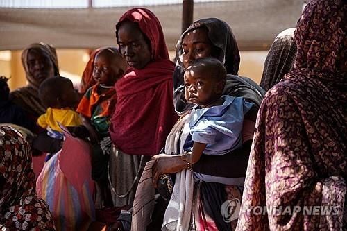 수단 서부 노스다르푸르주 알파시르 인근 잠잠 난민 캠프 주민