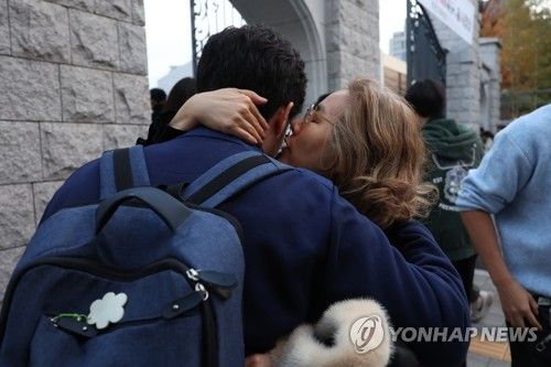 '아들, 시험 잘 봐'