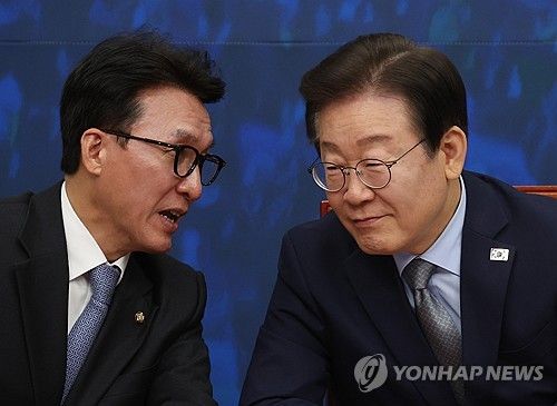 대화하는 이재명 대표