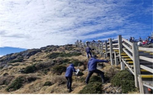 한라산 정상부 쓰레기 수거 작업