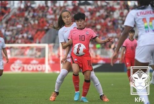 2022년 6월 캐나다 토론토 BMO필드에서 열린 캐나다와 친선경기 장면.