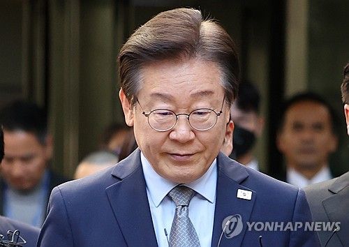 침통한 표정의 이재명 대표