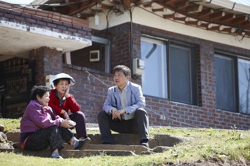 정연학 신임 비교민속학회장(가장 오른쪽)