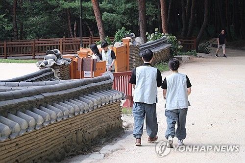 '70대 1 경쟁률'…양양 낙산사서 만난 견우와 직녀