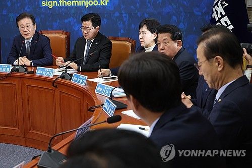 최고위 참석해 발언하는 이재명 대표