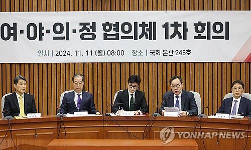 인사말하는 대한의학회장