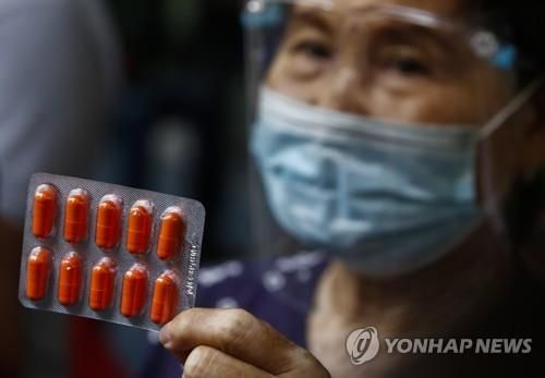 정부 허가 없이 2021년 필리핀에서 코로나19 치료제로 배포된 이버멕틴 