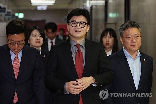 최고위 입장하는 한동훈 대표