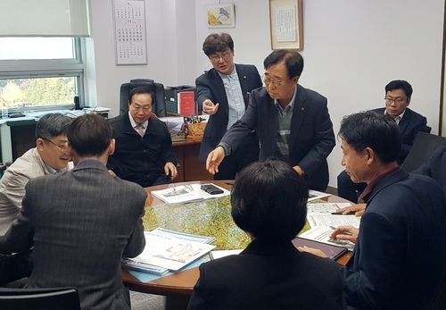 이현종 철원군수, 포천·철원 공동건의문 전달