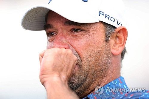 우승 후 기뻐하는 캄포스