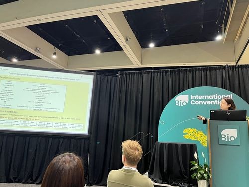 2024 바이오 국제 컨벤션에서 회사를 소개하는 황수경 대표