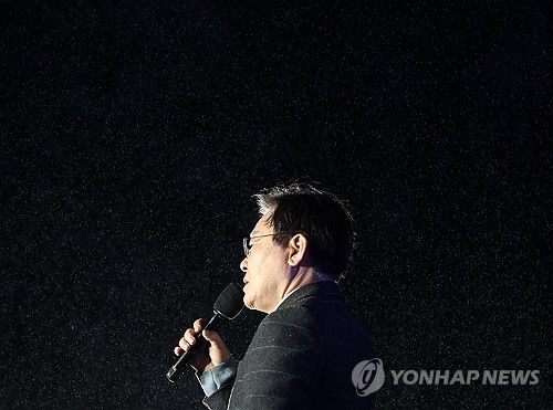 발언하는 이재명 대표