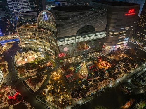 크리스마스 타운으로 꾸며진 롯데월드타워·몰