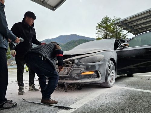 평창휴게소 차량 화재 진화하는 부사관 일가족