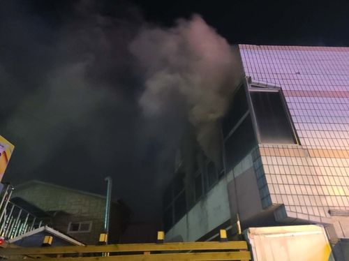 불이 난 근린생활시설 2층 주택