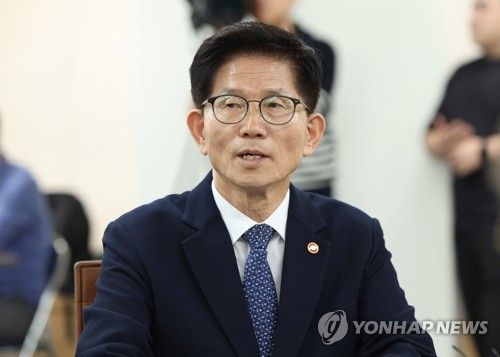 김문수 고용노동부 장관