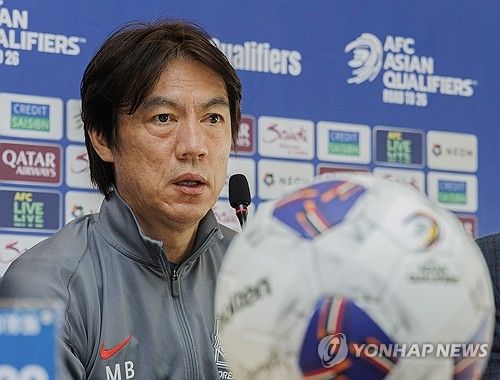 팔레스타인 전 앞두고 기자회견 하는 홍명보 감독