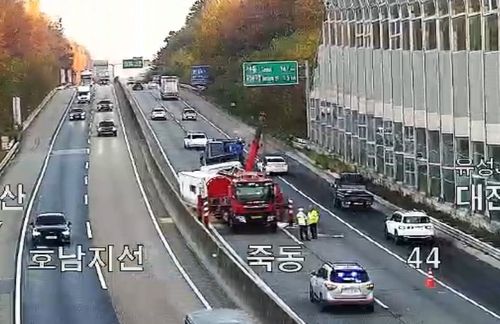 고속도로 위 적재함 낙하 사고