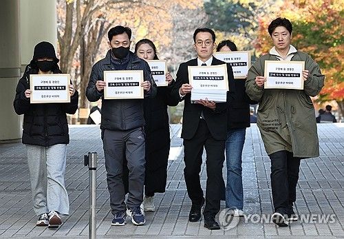 티메프 경영진 구속 탄원서 제출하는 검은우산비대위