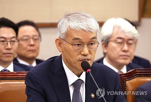 답변하는 천대엽 법원행정처장