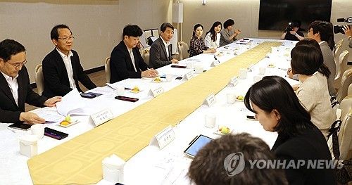 함께차담회 참석한 이주호 부총리