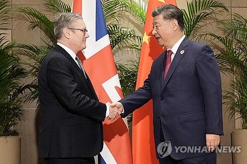 악수하는 중국과 영국 정상