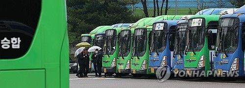 서울 시내버스 차고지에 정차된 버스들