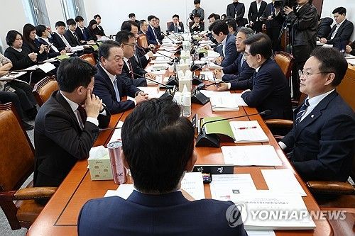 내년 예산안 세부심의...예산소위 가동