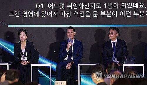 질문에 답하는 허윤홍 GS건설 대표이사