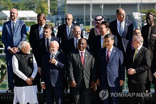 단체 사진 촬영하는 G20 정상들