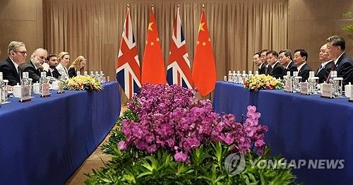 브라질서 회담하는 중국·영국 정상