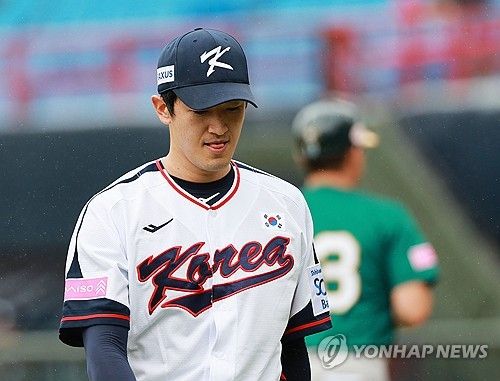 더그아웃 향하는 고영표