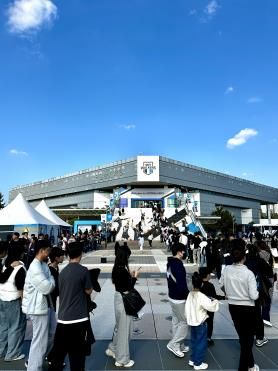 천안 유관순체육관 입장 기다리는 배구 팬들