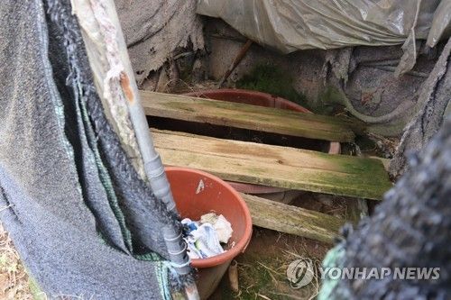 지난해 철거된 이주노동자 불법숙소 화장실의 간이 변기