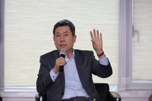 기자간담회하는 이강덕 포항시장