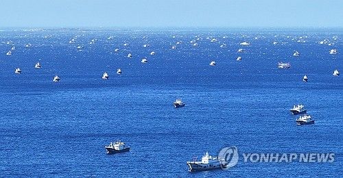 풍랑경보에 서귀포로 대피한 중국어선들