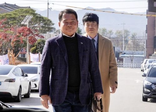 퇴원해 업무 복귀하는 신경호 강원교육감