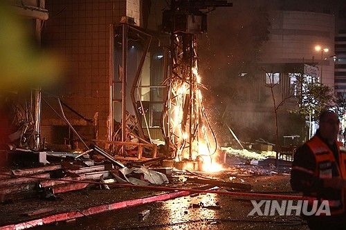 헤즈볼라의 미사일이 떨어진 텔아비브 교외