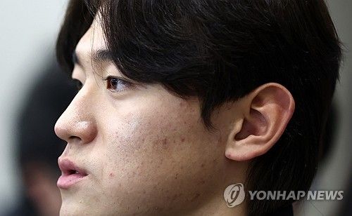 인터뷰하는 김도영