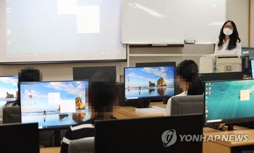 전산 교육 받는 북한이탈주민정착지원사무소 입소자들