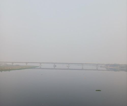 뉴델리를 관통하는 야무나강의 19일 모습
